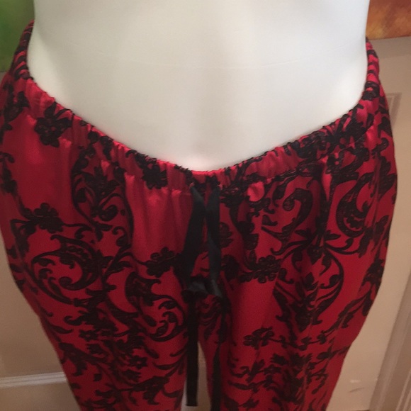 In Bloom Pajamas Set - Picture 9 of 12